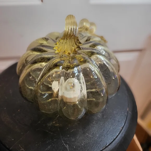 Beautiful Hand Blown Amber Glass Light up Pumpkin For Fall 6"×8" - Picture 3 of 9